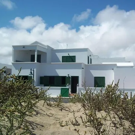 La Caleta Sleeps 10 Wifi Вилла
